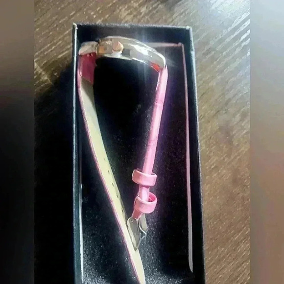 Pink beveled women's quartz watch - Picture 7 of 7
